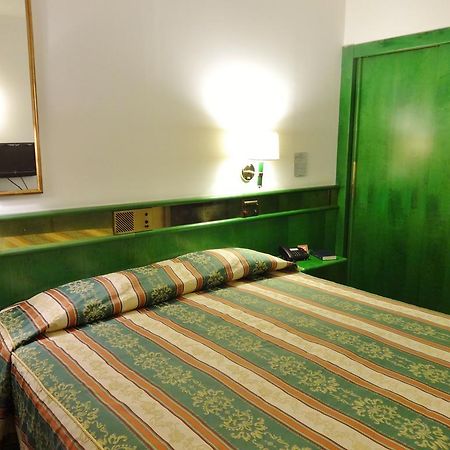 Hotel Lodi Esterno foto
