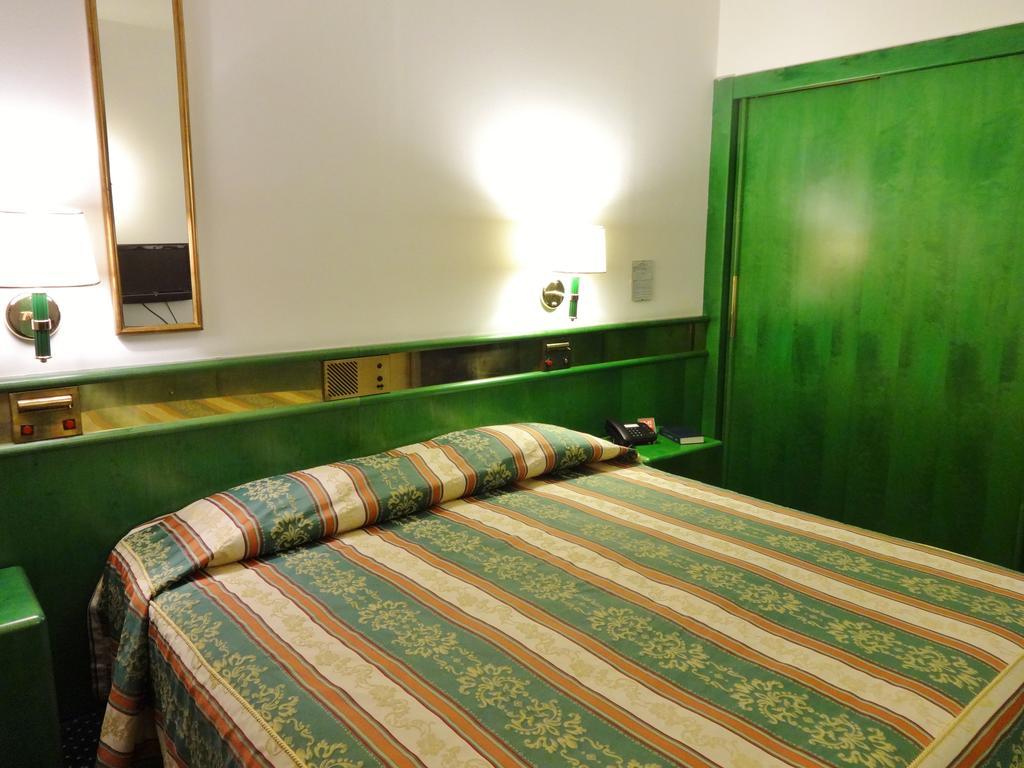 Hotel Lodi Esterno foto
