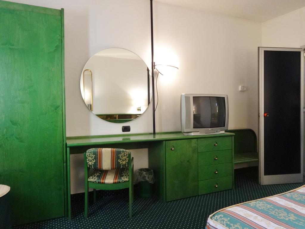 Hotel Lodi Esterno foto