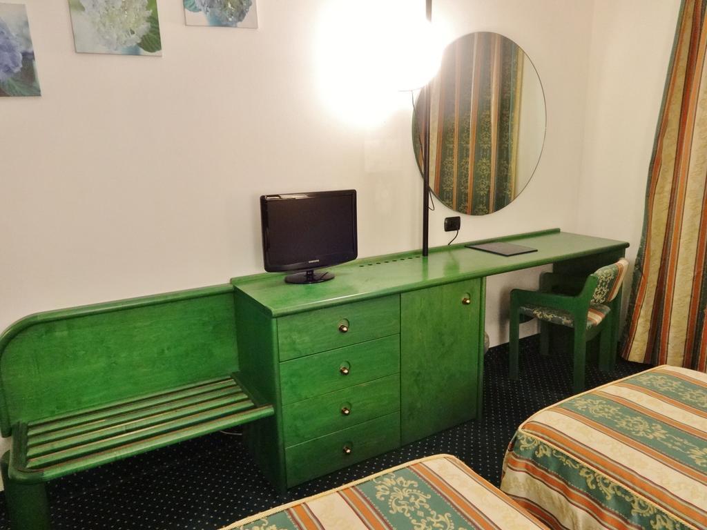 Hotel Lodi Esterno foto