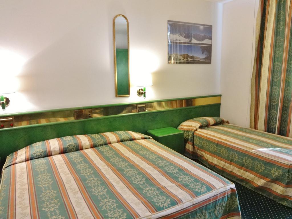 Hotel Lodi Esterno foto