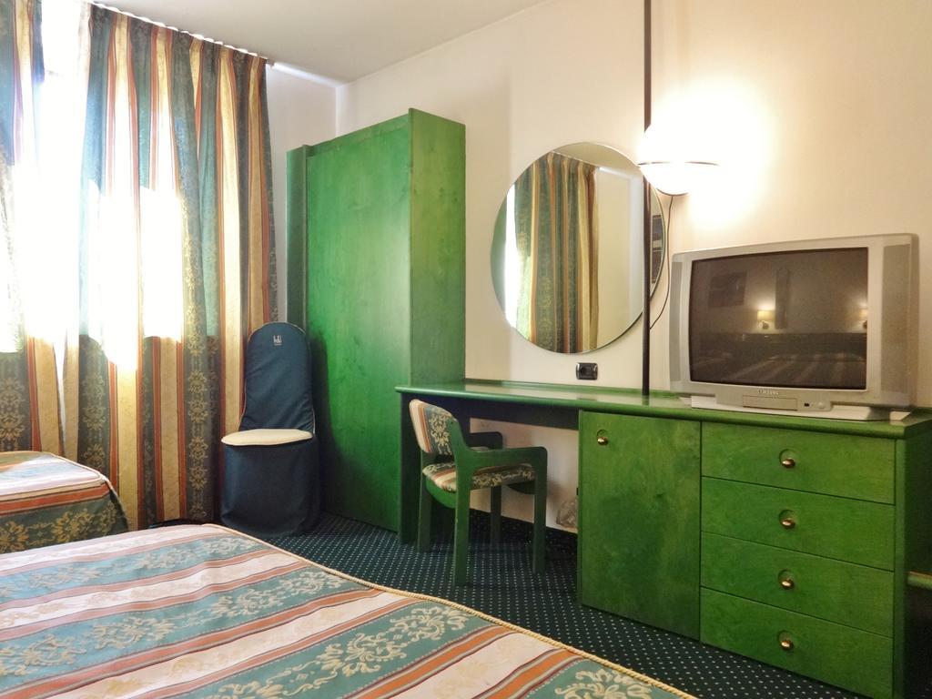 Hotel Lodi Esterno foto