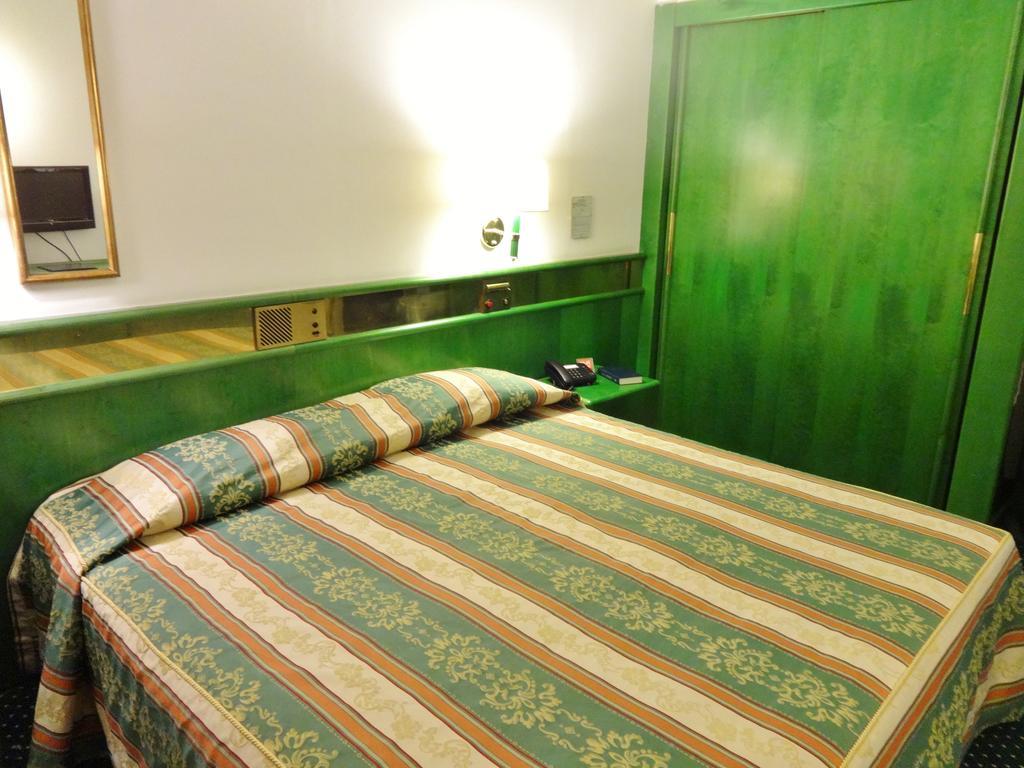 Hotel Lodi Esterno foto