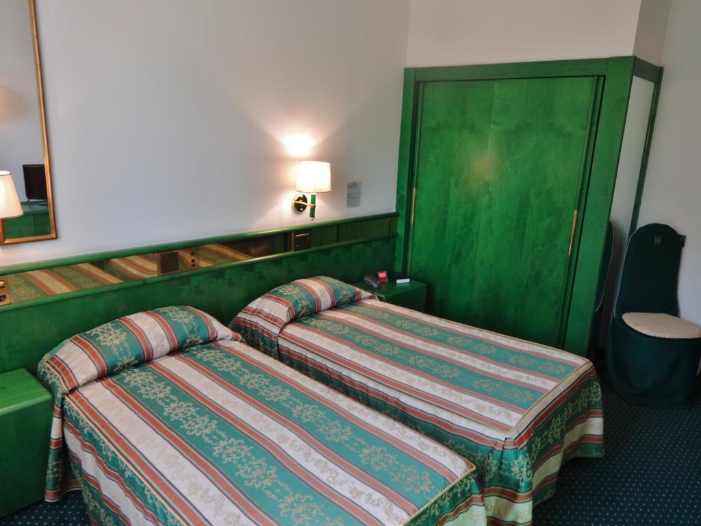 Hotel Lodi Esterno foto