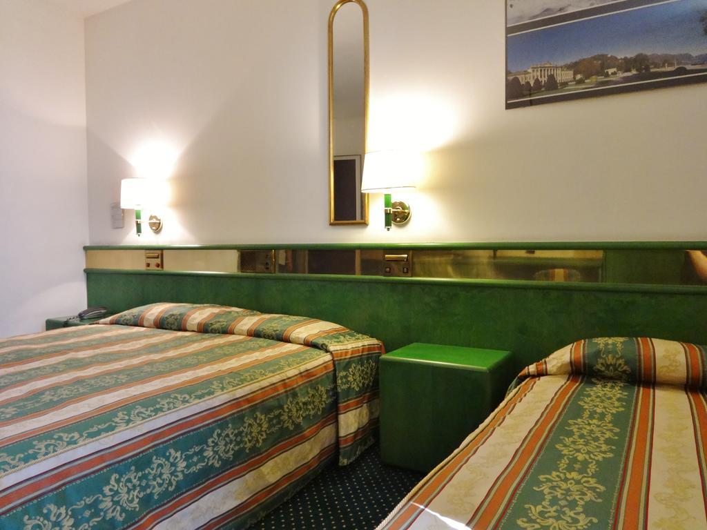 Hotel Lodi Esterno foto